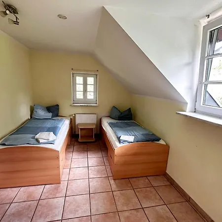 13 Worker Apartments - Single Beds - Free Parking - 10 Min Cologne-City