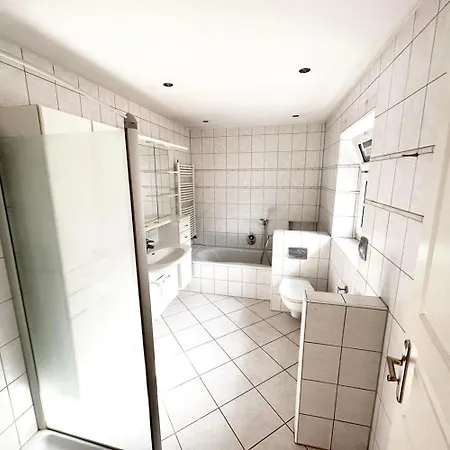 13 Worker Apartments - Single Beds - Free Parking - 10 Min Cologne-City ケルン