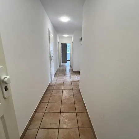 13 Worker Apartments - Single Beds - Free Parking - 10 Min Cologne-City アパート *