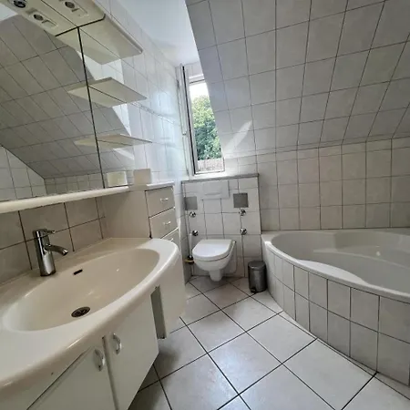 アパート 13 Worker Apartments - Single Beds - Free Parking - 10 Min Cologne-City ケルン