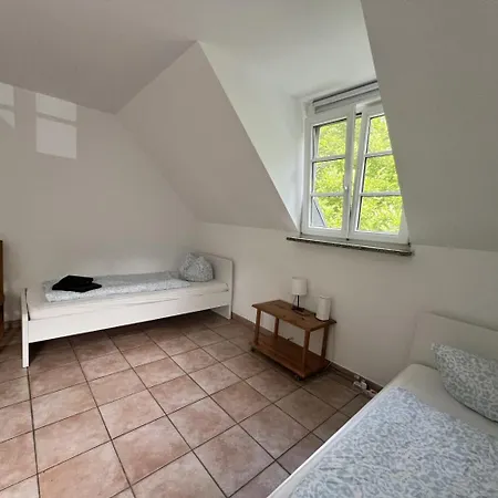 13 Worker Apartments - Single Beds - Free Parking - 10 Min Cologne-City ケルン