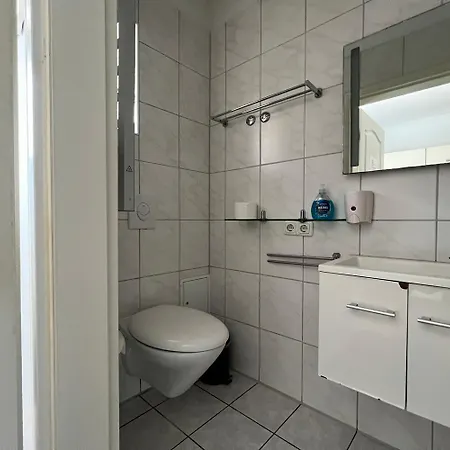 アパート 13 Worker Apartments - Single Beds - Free Parking - 10 Min Cologne-City ケルン