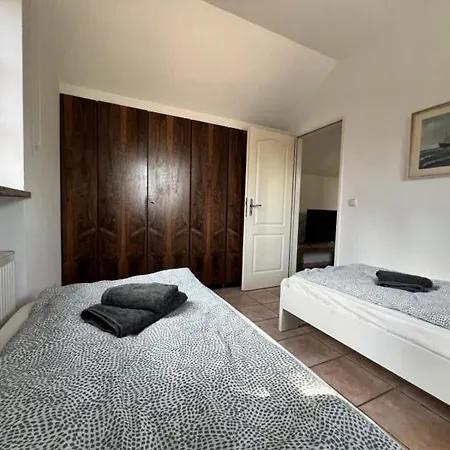 13 Worker Apartments - Single Beds - Free Parking - 10 Min Cologne-City ケルン