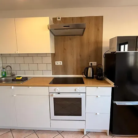 13 Worker Apartments - Single Beds - Free Parking - 10 Min Cologne-City ケルン