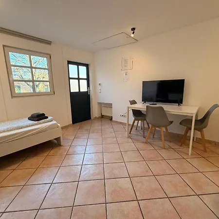13 Worker Apartments - Single Beds - Free Parking - 10 Min Cologne-City アパート *