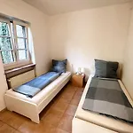 Apartman Grosse Mit Einzelbetten Ideal Fuer Teams & Gruppen Köln
