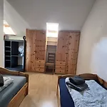 Apartman Grosse Mit Einzelbetten Ideal Fuer Teams & Gruppen Köln