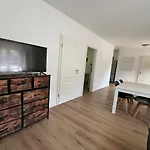 Grosse Mit Einzelbetten Ideal Fuer Teams & Gruppen Köln