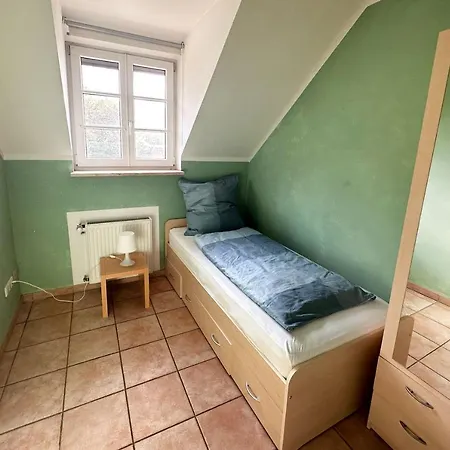 Apartment 13 Worker Apartments - Single Beds - Free Parking - 10 Min Cologne-City *