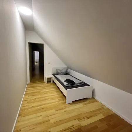 Large Group - Single Beds - Free Parking - * קלן