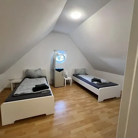 Large Group - Single Beds - Free Parking - *