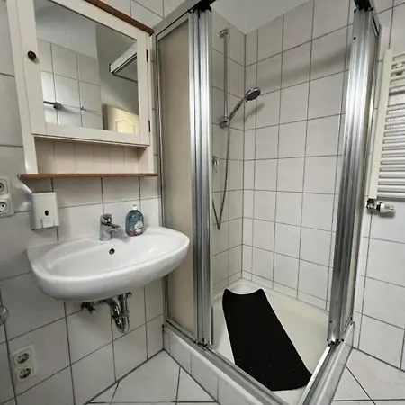 Large Group - Single Beds - Free Parking -