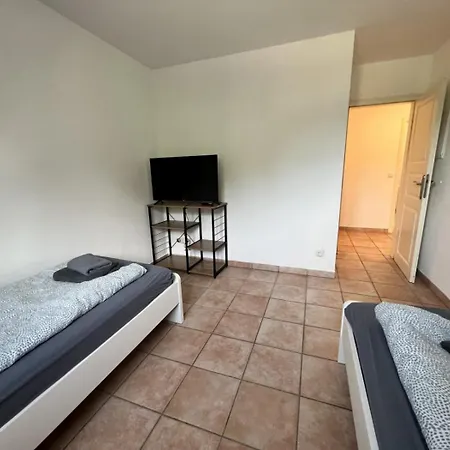 Large Group - Single Beds - Free Parking - Apartman