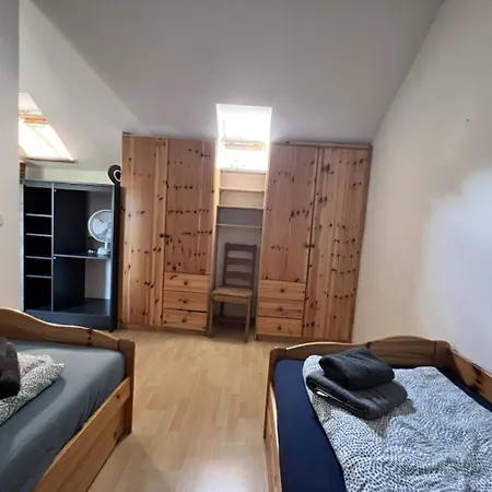 דירה Large Group - Single Beds - Free Parking - קלן