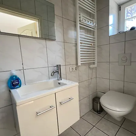 Large Group - Single Beds - Free Parking - דירה