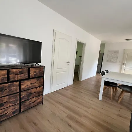Large Group - Single Beds - Free Parking - קלן