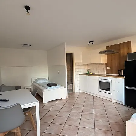 דירה Large Group - Single Beds - Free Parking - קלן