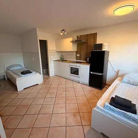 Large Group - Single Beds - Free Parking - דירה קלן