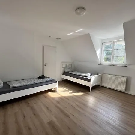Large Group Apartments - Single Beds - Free Parking - Cologne Апартаменты *