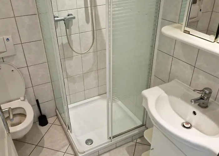 Grosse Mit Einzelbetten Ideal Fuer Teams & Gruppen